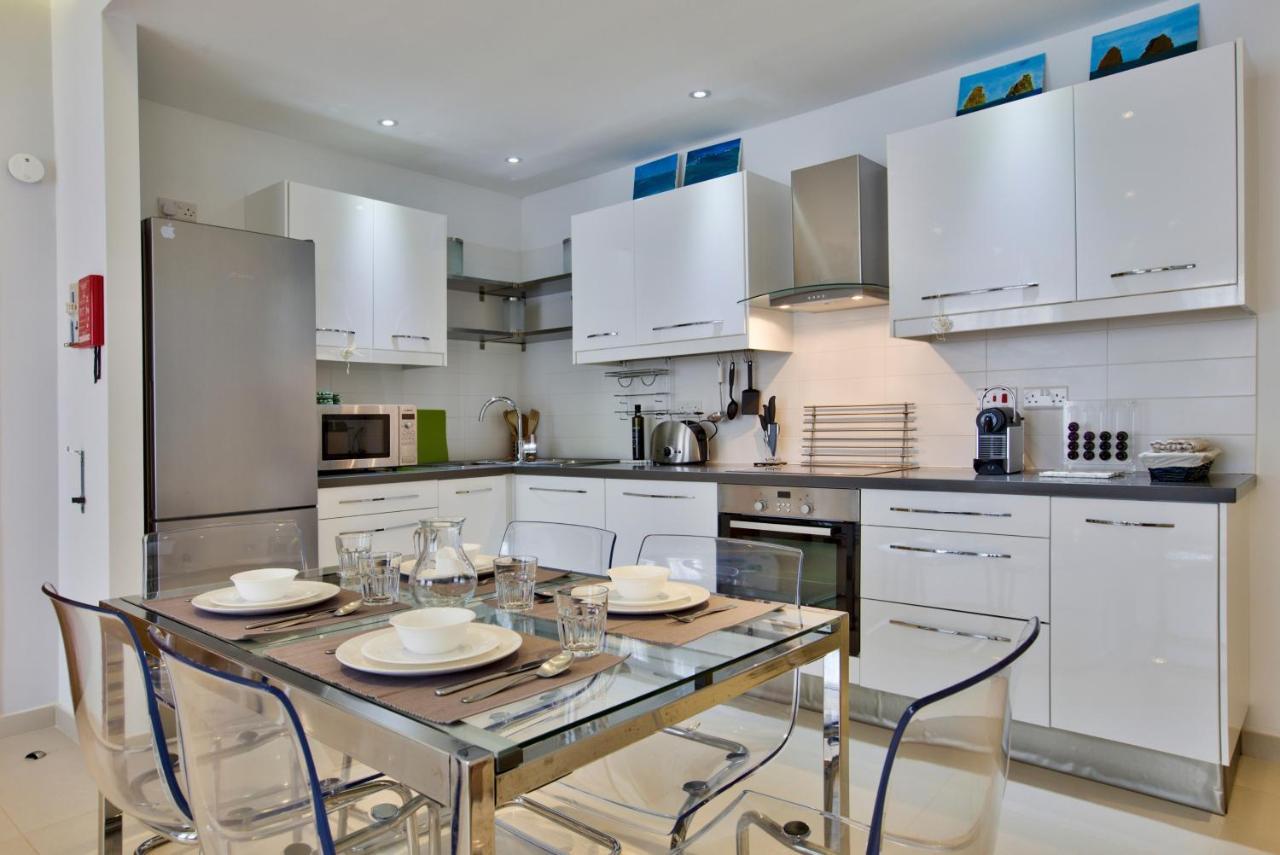 Bright And Central 2 Bedroom Apartment In Слима Экстерьер фото